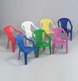 Dìtská plastová židlièka